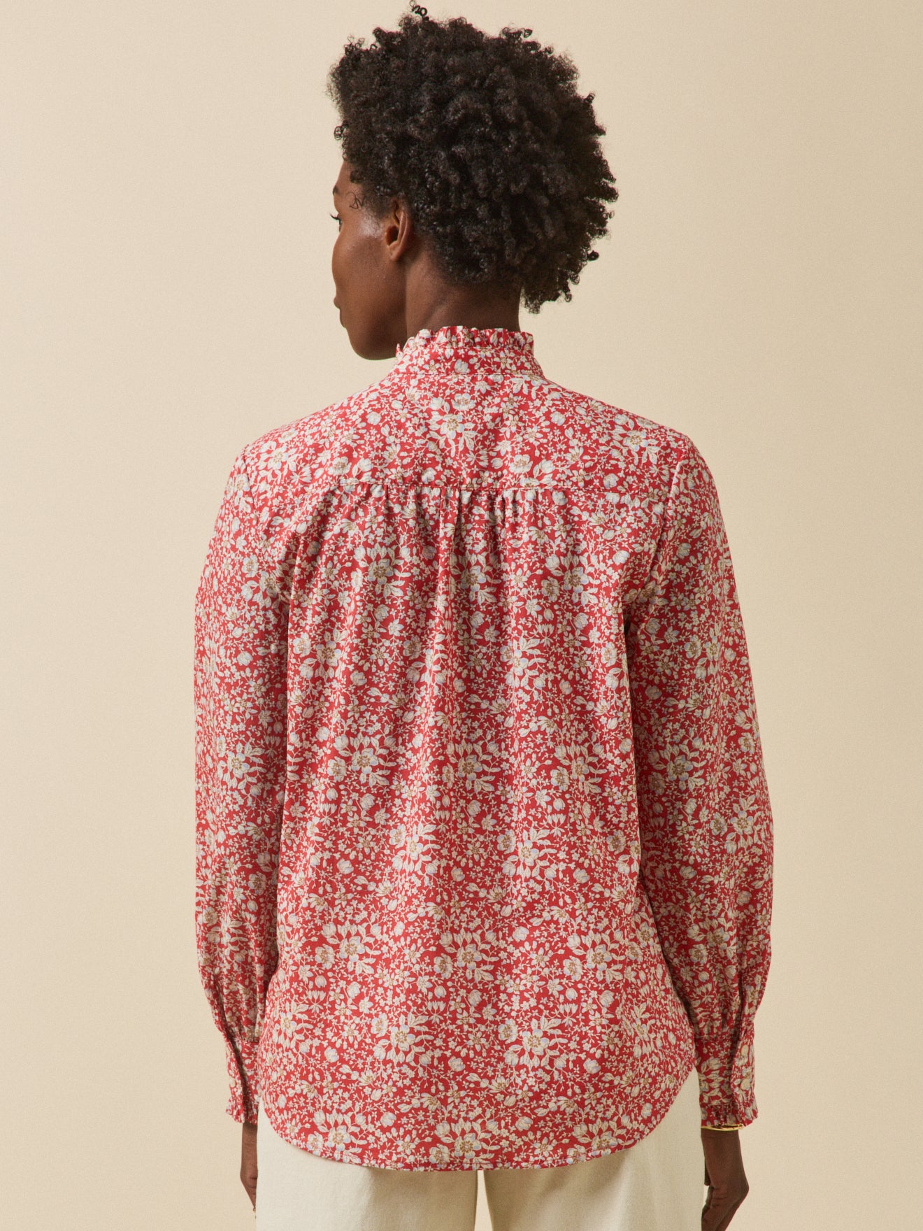 Damenbluse mit Volants am Kragen aus Liberty-Stoff - Limited Collection - Image 2