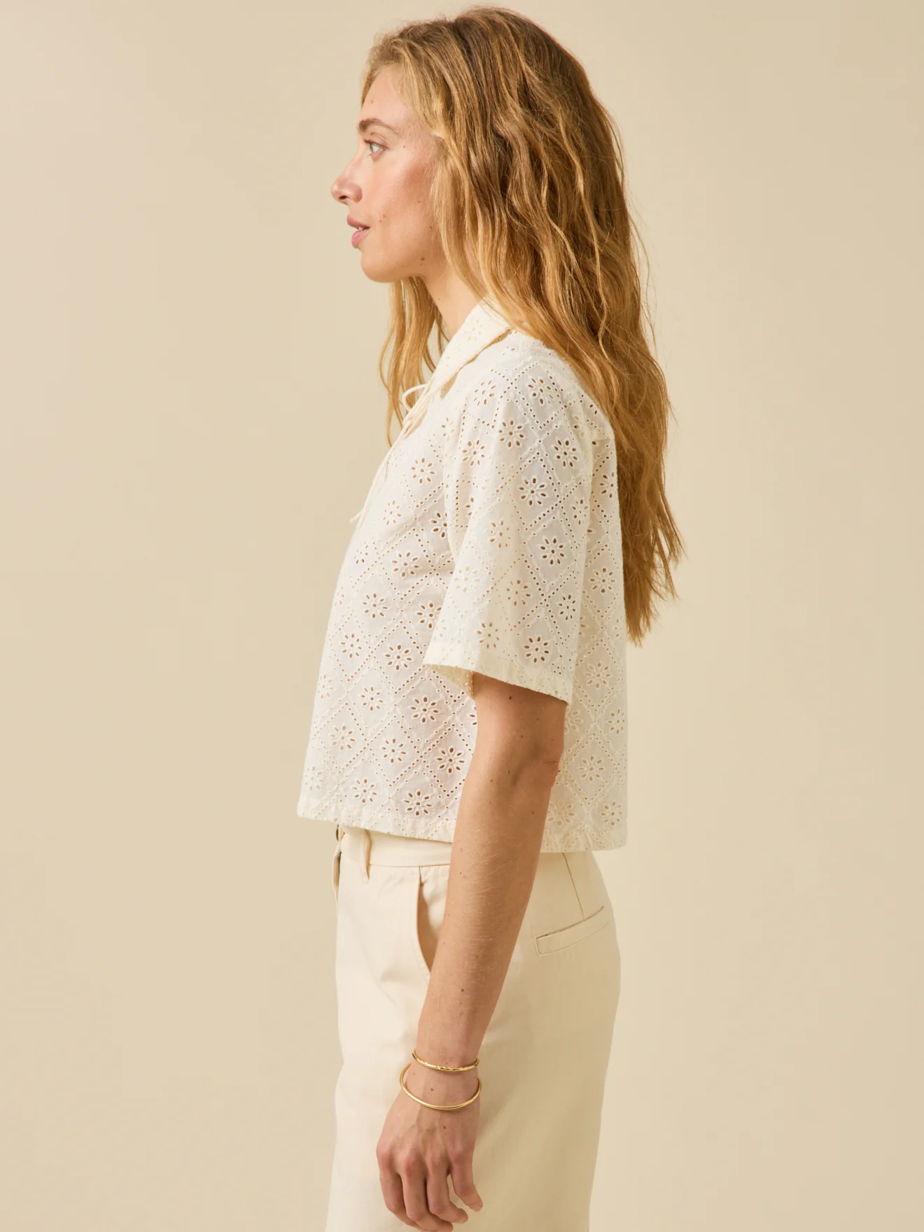 Damen-Poloshirt mit Lochstickerei - Image 5