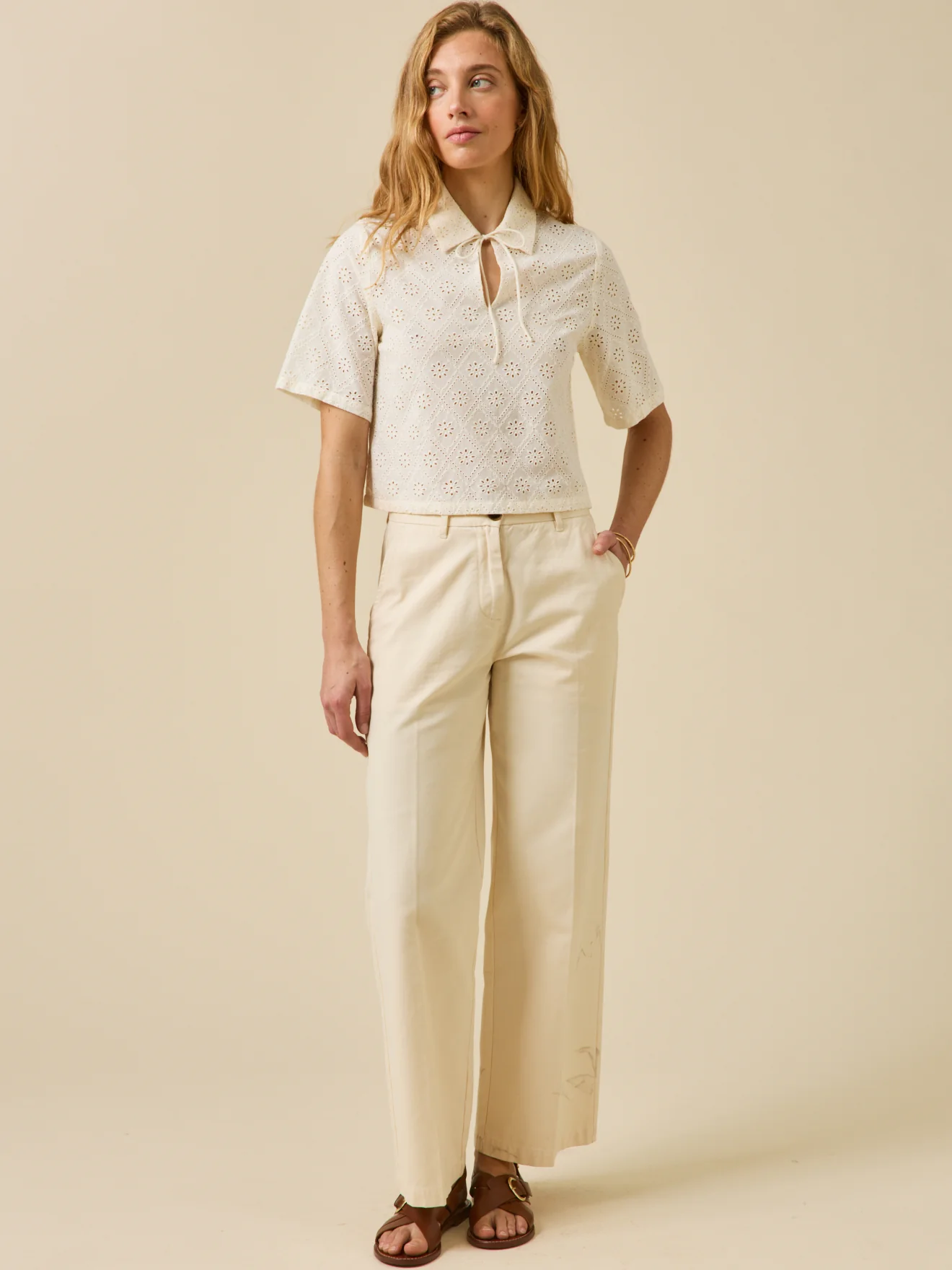 Damen-Poloshirt mit Lochstickerei - Image 6