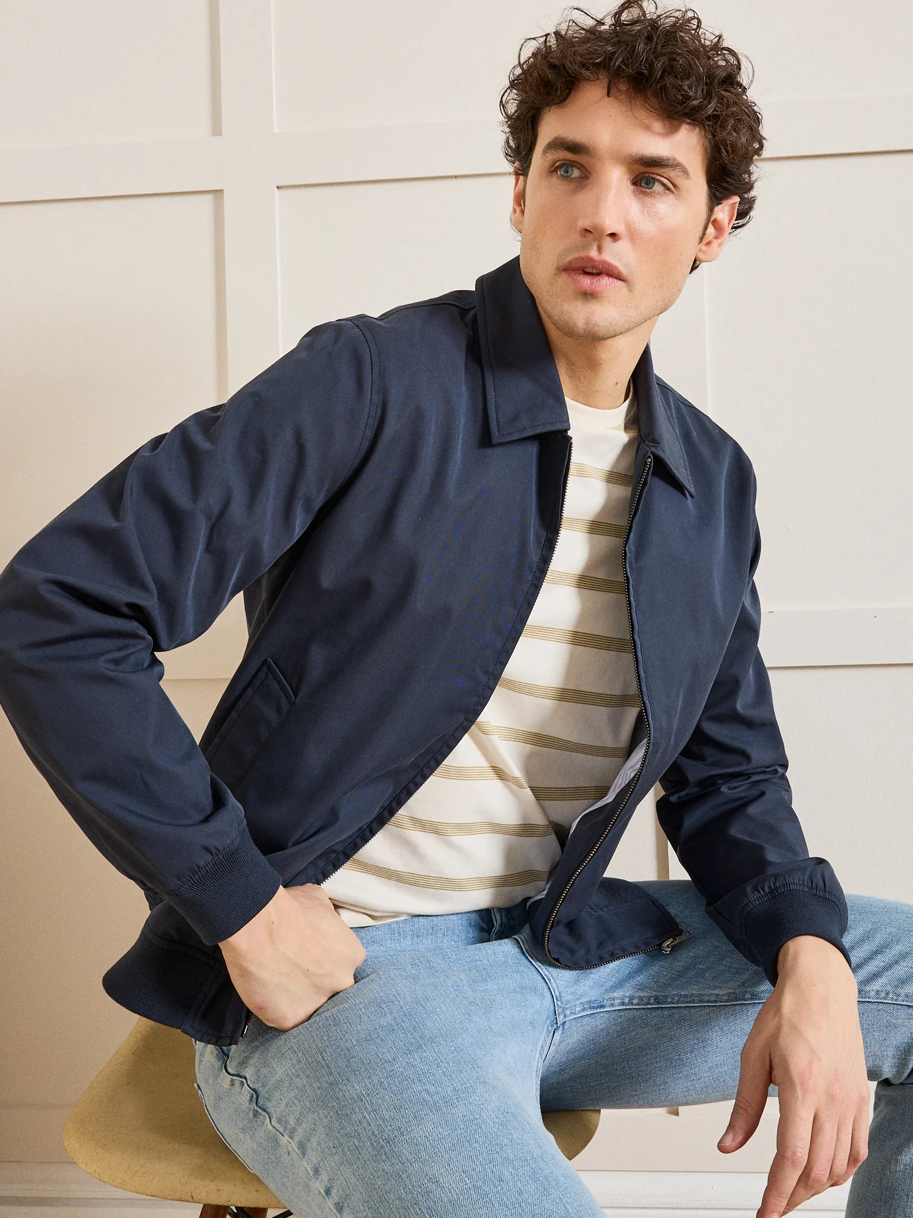 Einfarbige Herrenjacke mit Reißverschluss - Image 10