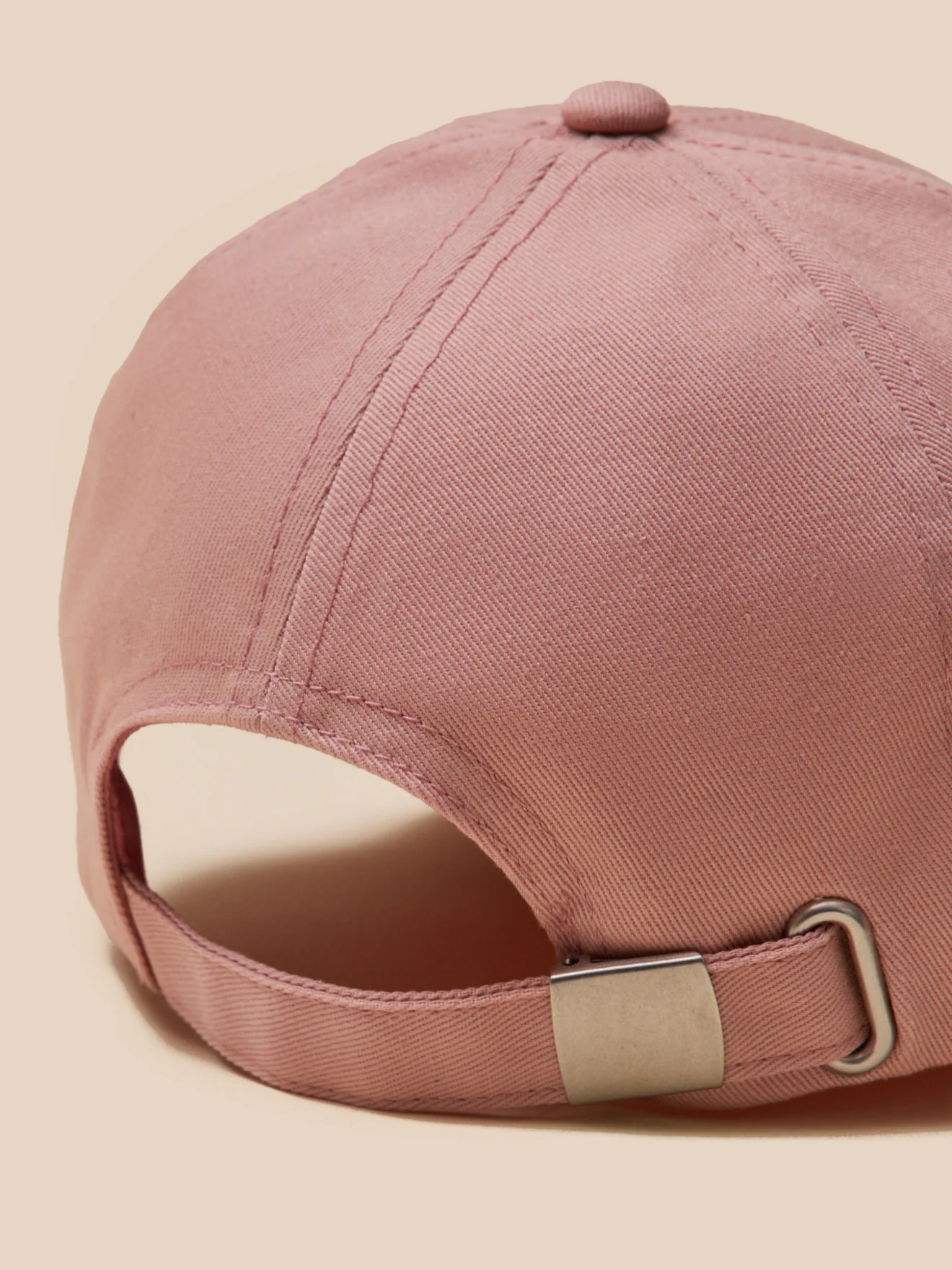 Mädchen-Cap mit gesticktem „C“ aus Liberty®-Stoff - Image 3