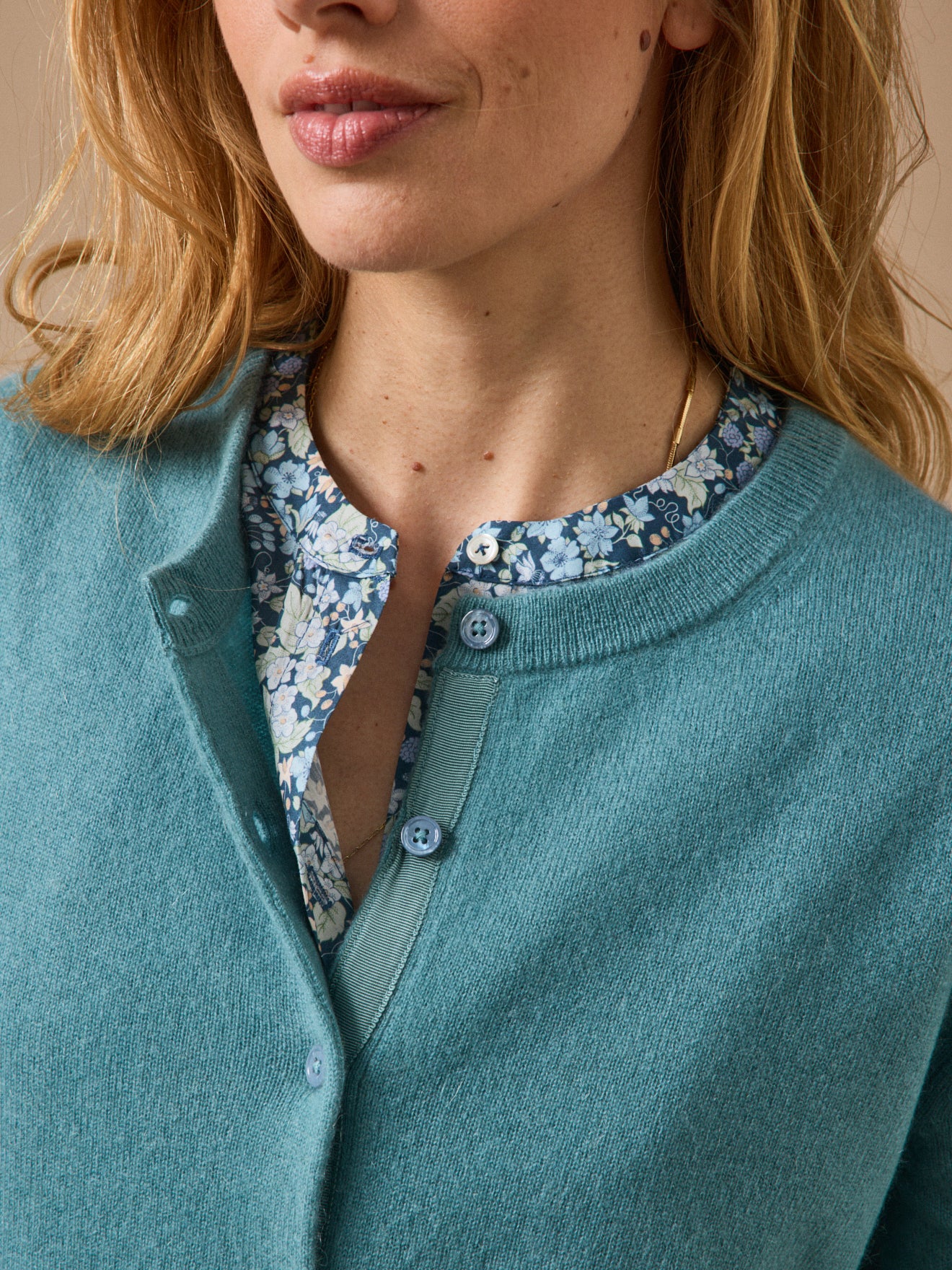 Geknöpfter Damen-Cardigan - Cashmere-Kollektion - Image 3
