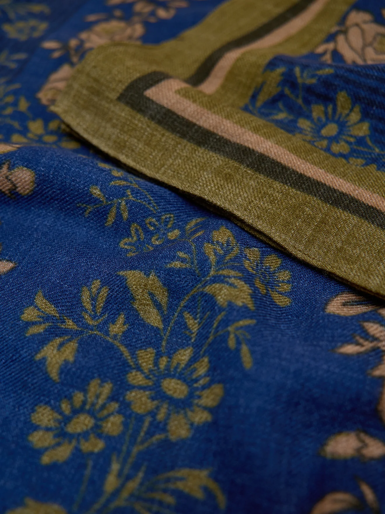 Damentuch aus Wolle mit Blumenprint - Image 4