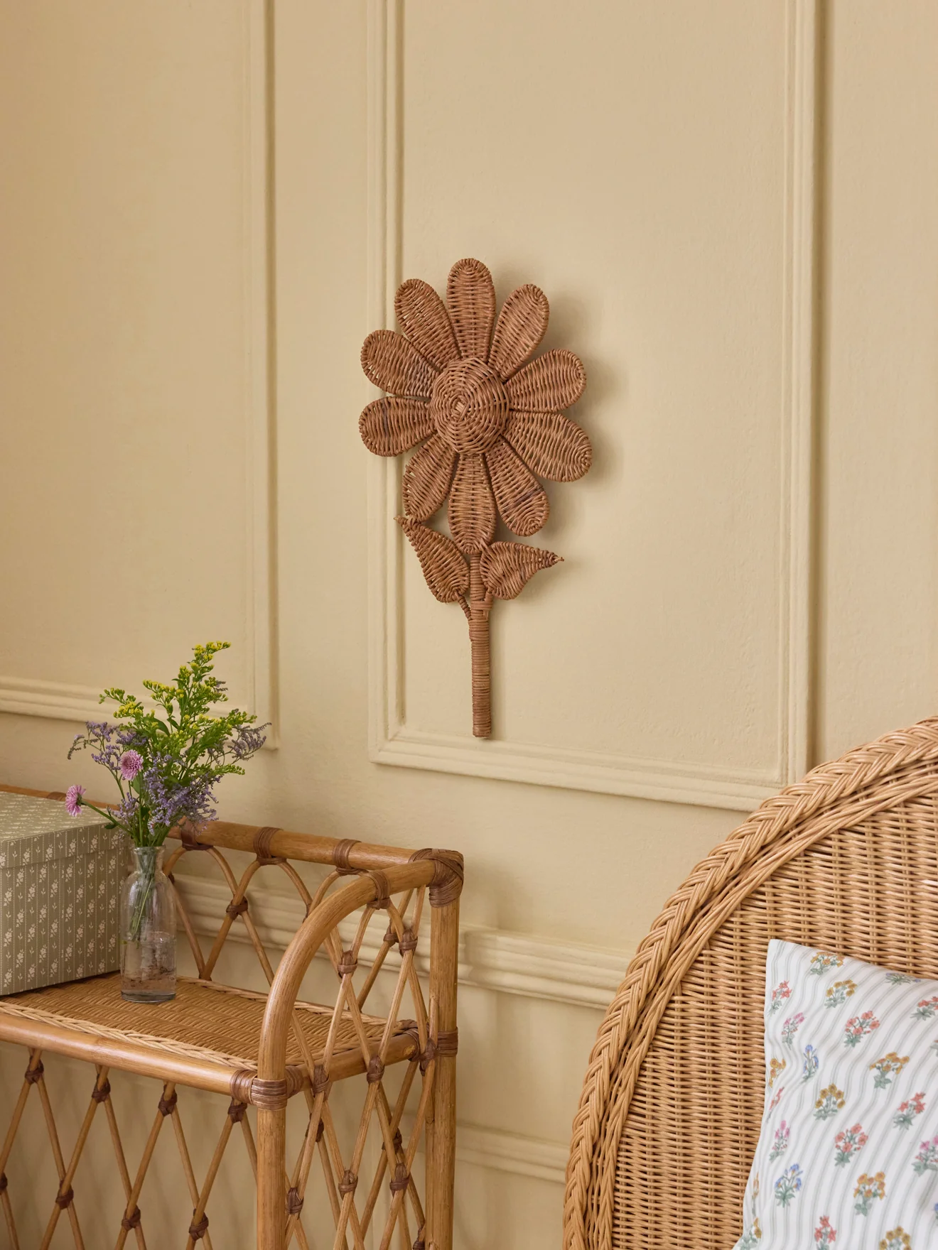 Wandblume aus geflochtenem Rattan