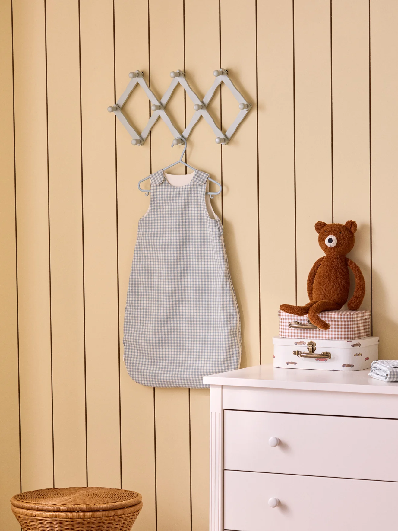 Ausziehbare Garderobe aus Holz im Akkordeon-Stil - Image 4