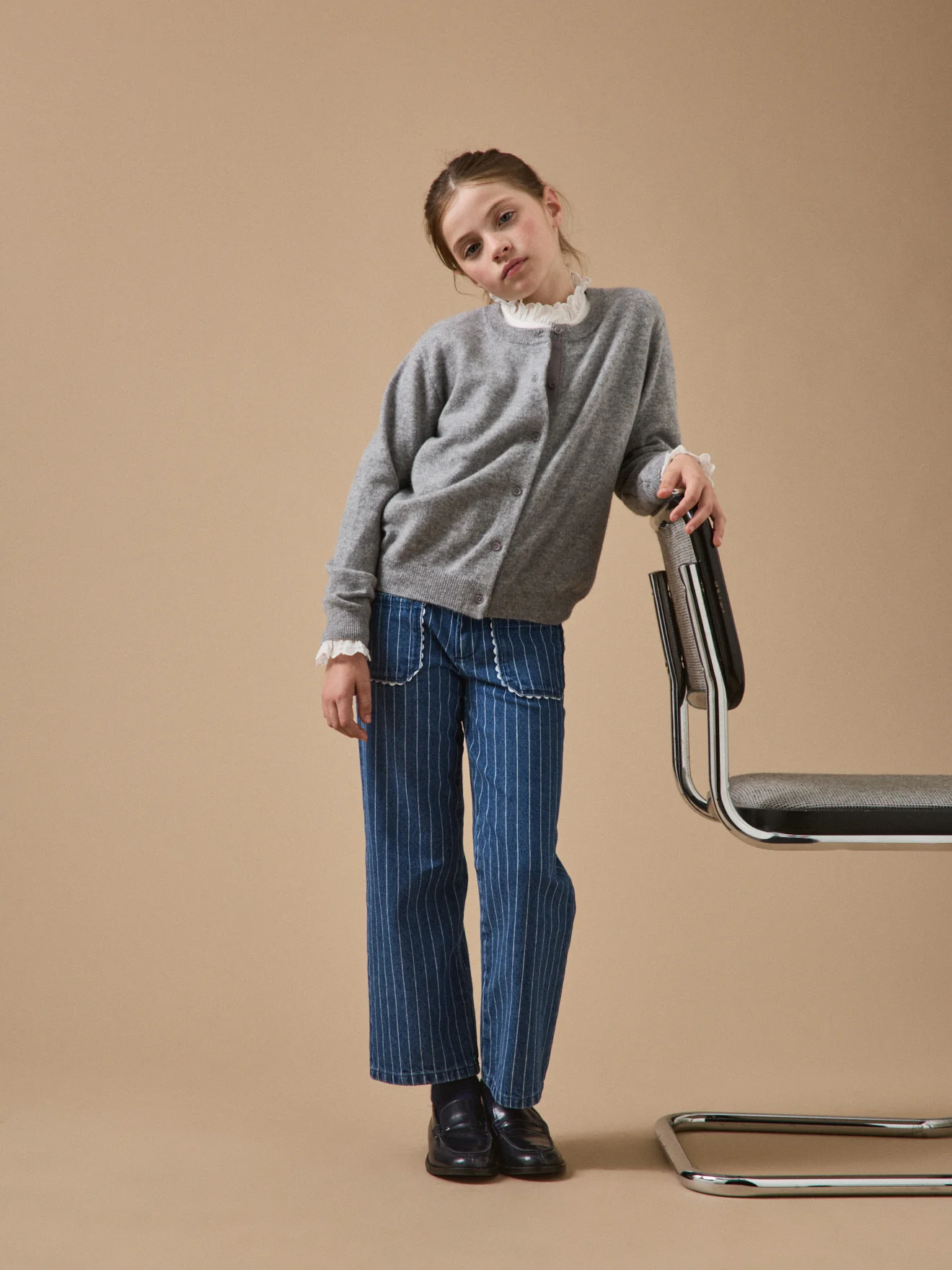 Mädchenhose mit Streifenmuster, geradem Schnitt und Festonbordüre - Image 4