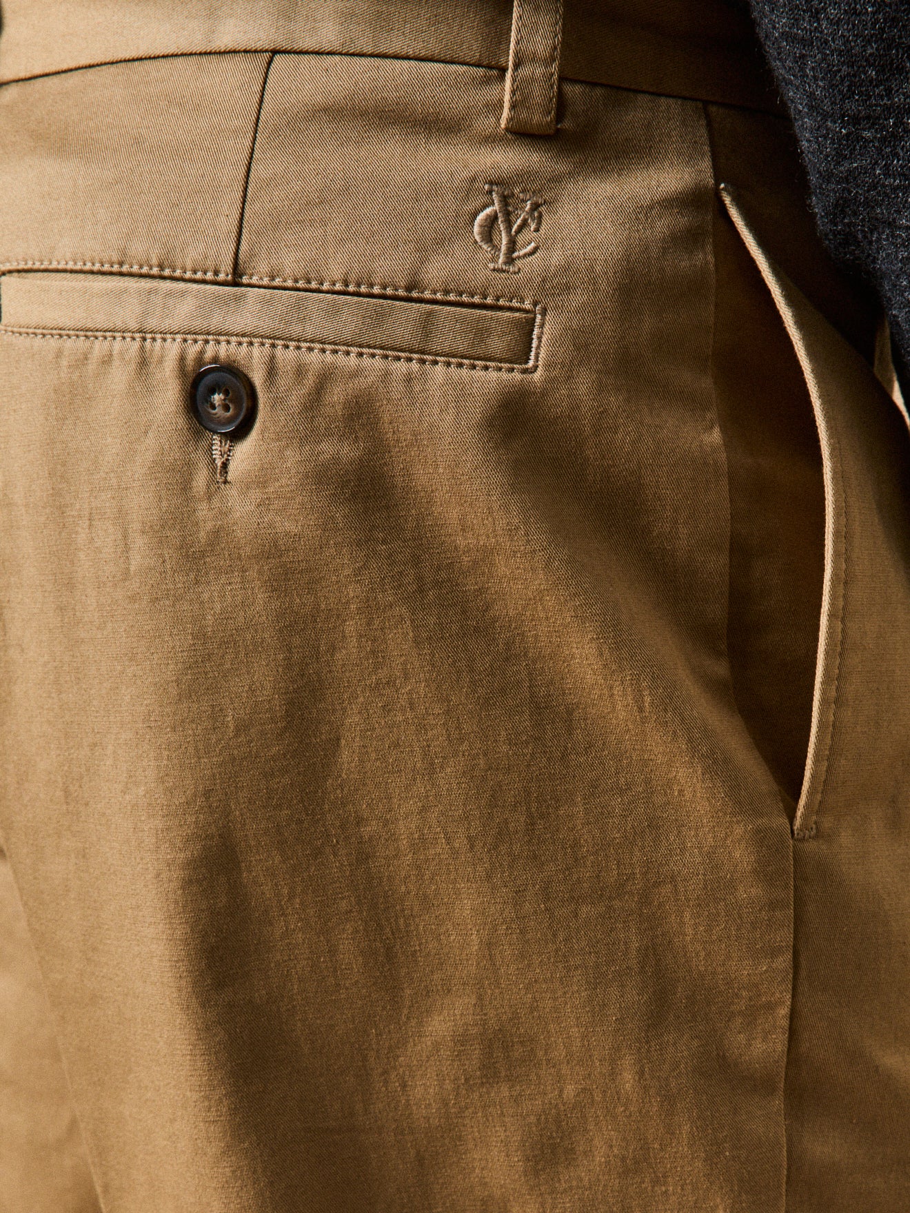 Herren-Chinohose mit weitem Bein - Image 4