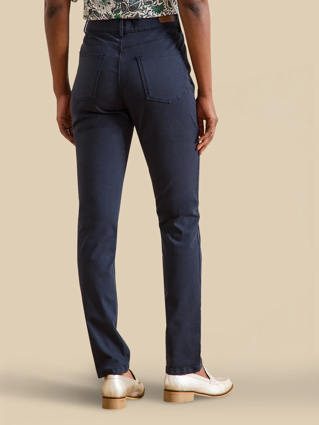 Farbenfrohe Slim Fit Damenhose Chloé - Image 3