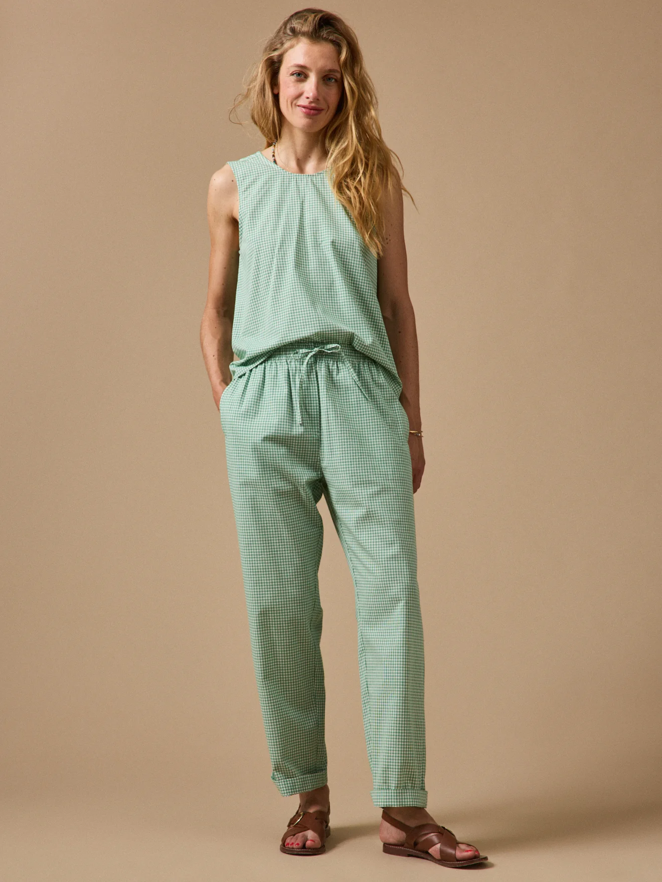 Damen-Karottenhose Agathe mit kleinen Karos - Image 4