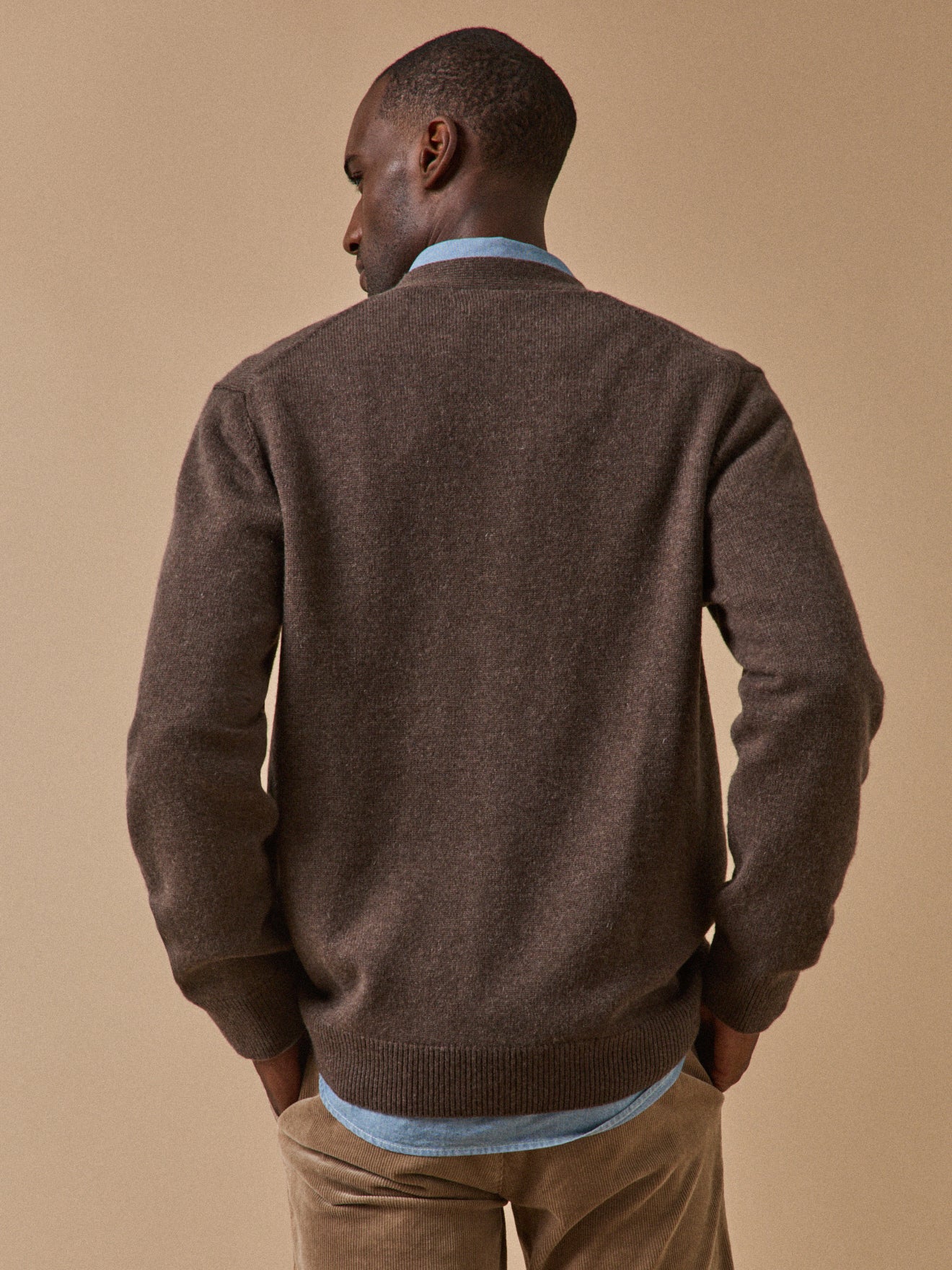 Herren-Cardigan mit V-Ausschnitt aus Bio-Baumwolle und Cashmere - Image 2