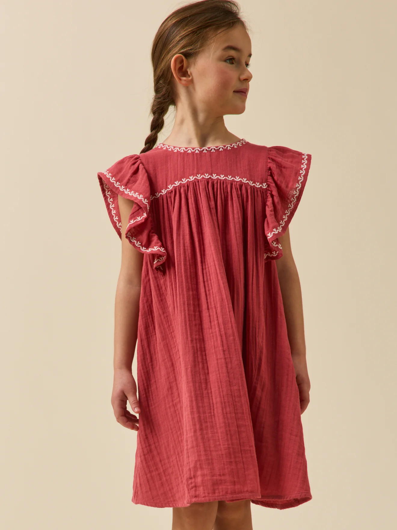 Mädchenkleid aus Bio-Baumwollgaze mit Stickerei