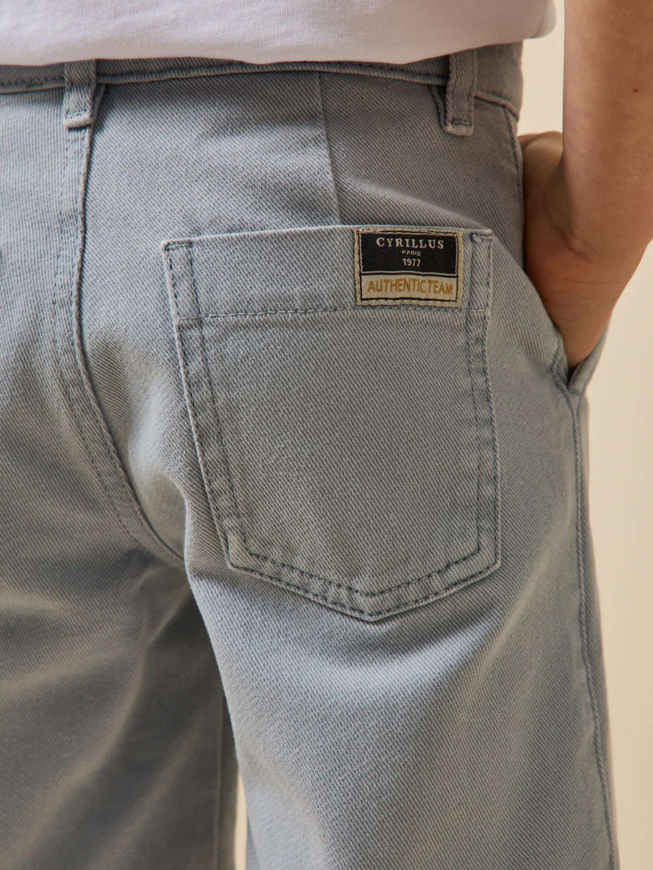 Jungen-Bermuda aus farbenfrohem Denim - Image 4