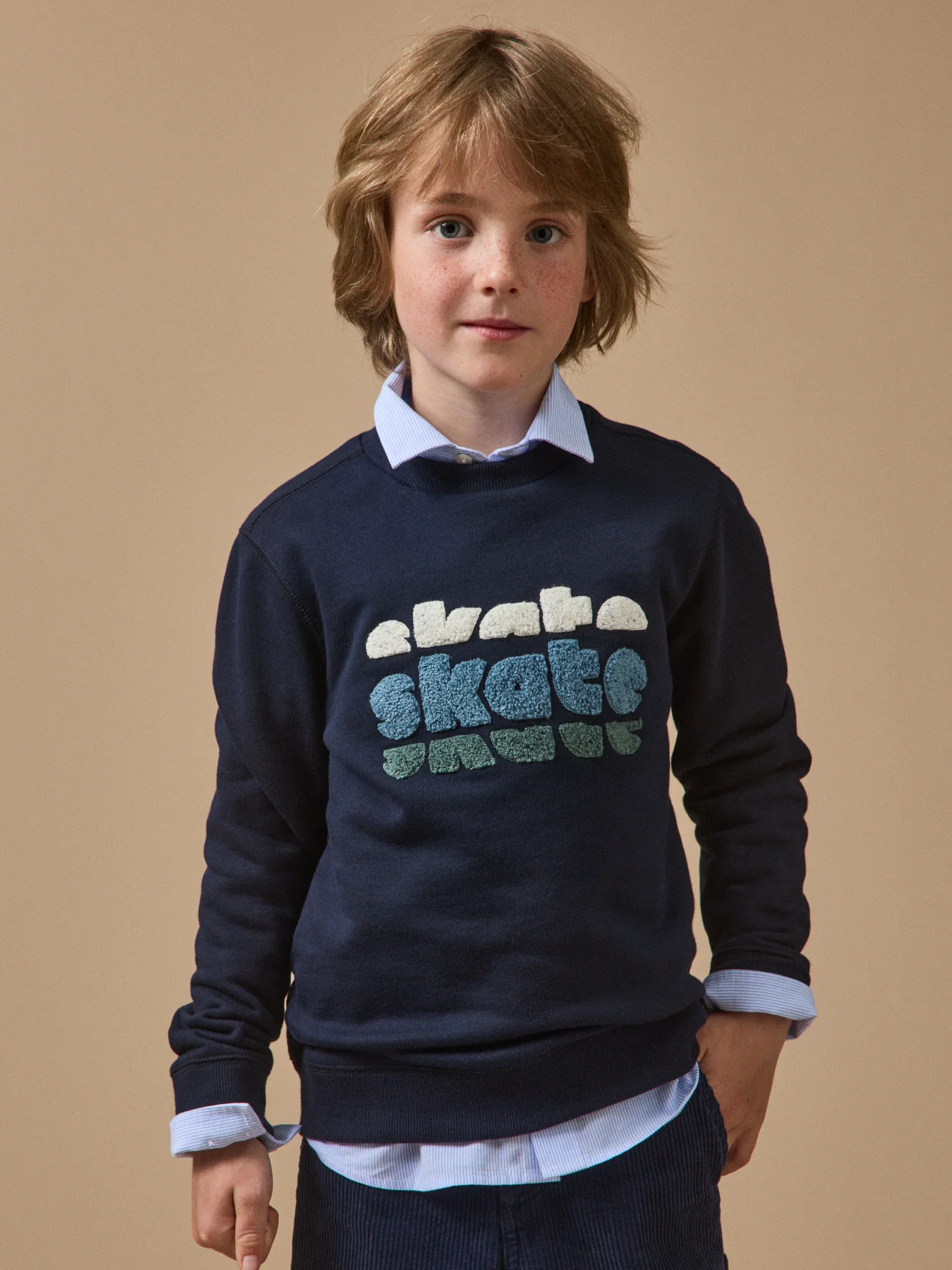 Jungen-Sweatshirt mit Stickerei