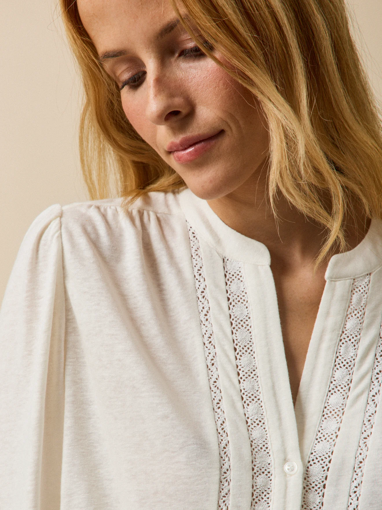 Damenbluse mit Spitze aus Leinen und Viskose - Image 3