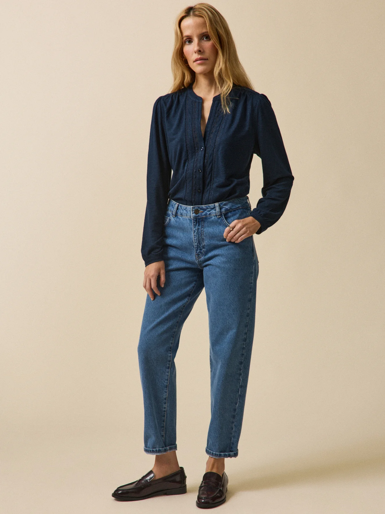 Damenbluse mit Spitze aus Leinen und Viskose - Image 4