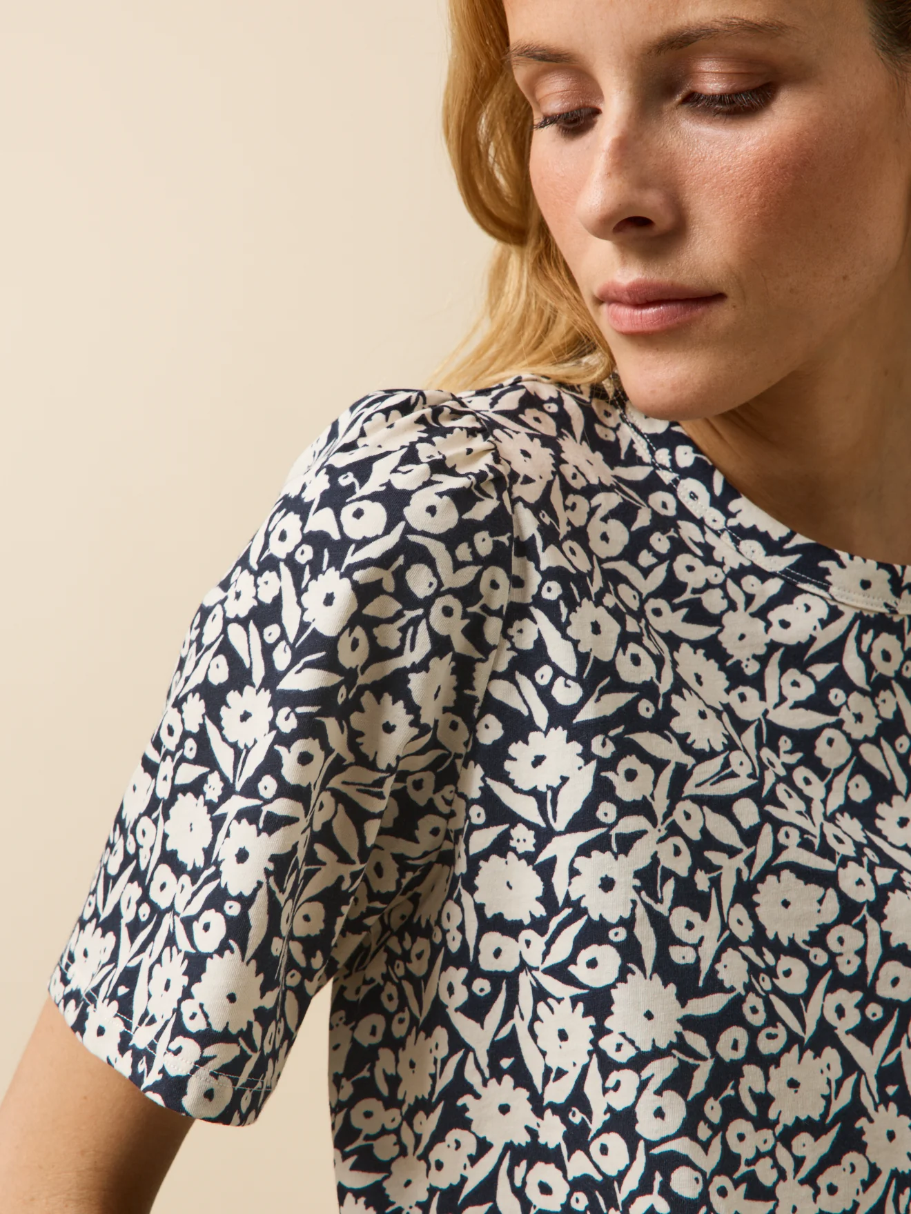 Damen-T-Shirt aus Bio-Baumwolle mit Ikat-Print - Image 3