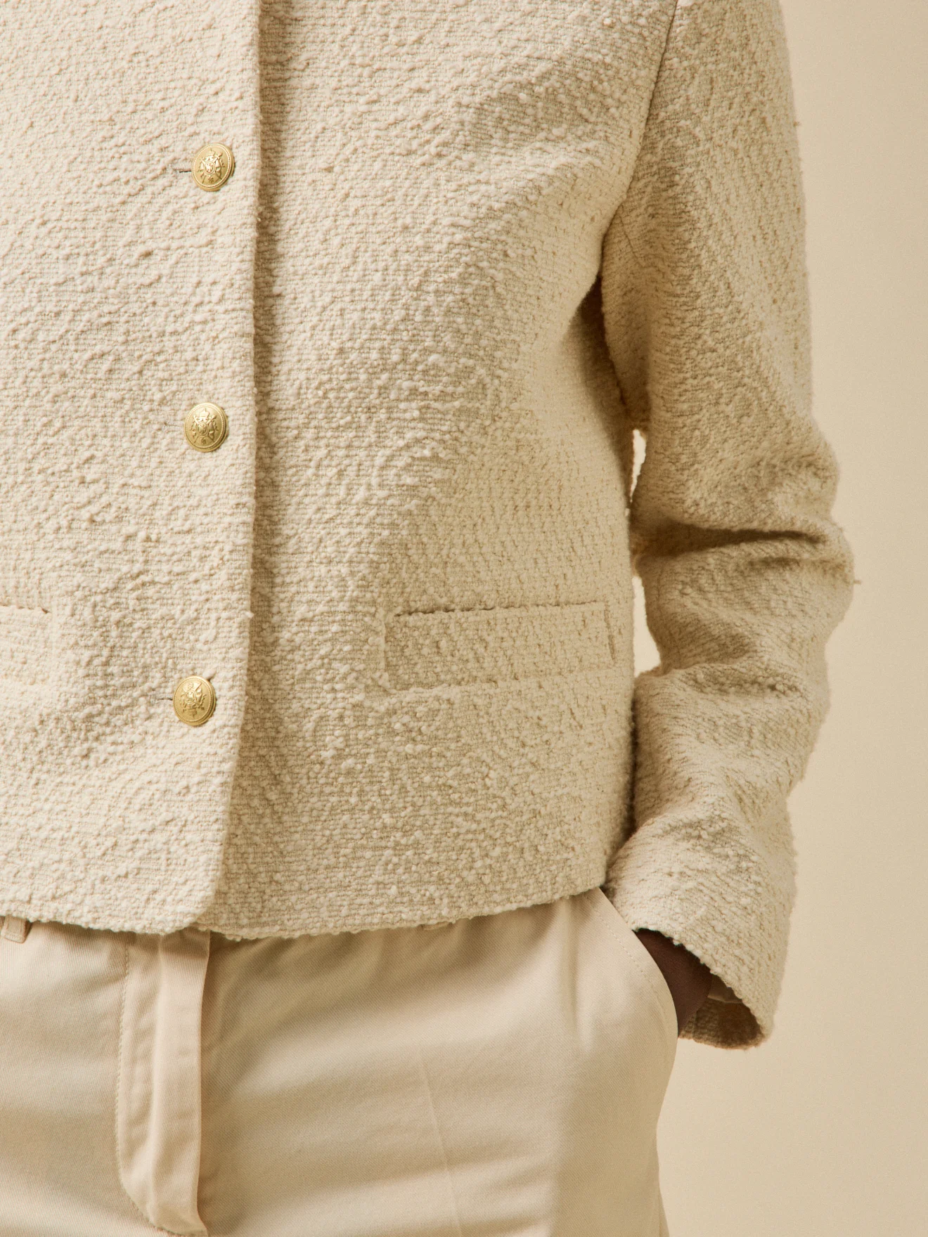 Einfarbige Damenjacke aus Twill ohne Kragen - Image 4